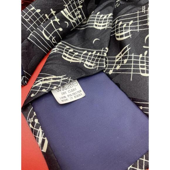 Black Musical Notes Pattern Tie - Picture 2 of 4